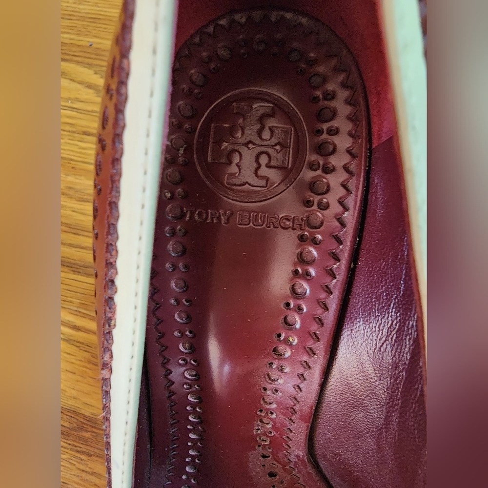 Tory Burch,foot fetish,wine red and white،very good condition, size 7 - Picture 4 of 4